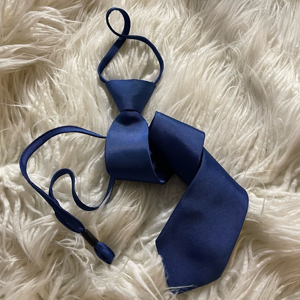 Men’s Pre-Tied Necktie- no name brand